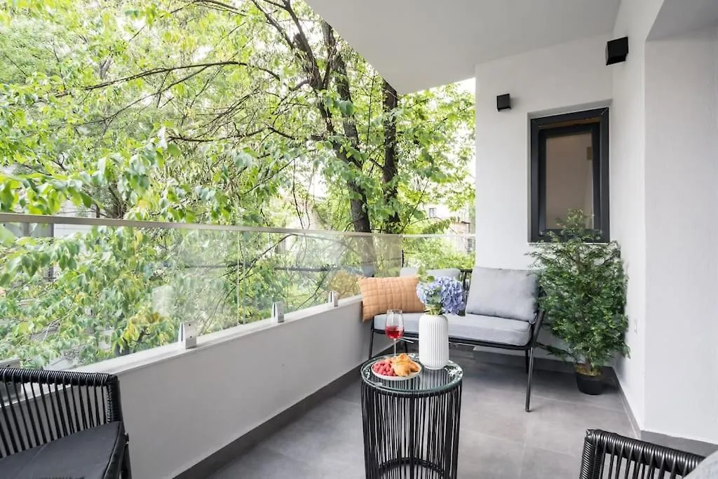 Amazing Terrace Bright Studio - Amzei Square Bucharest Apartment