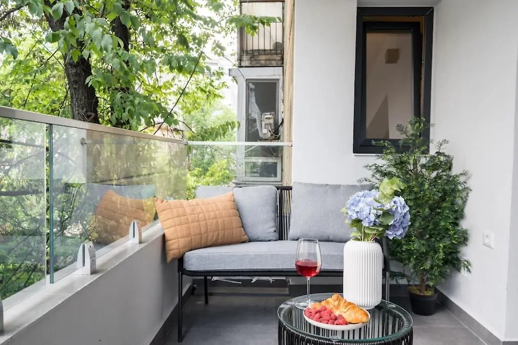 Amazing Terrace Bright Studio - Amzei Square Bucharest Apartment